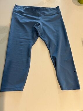 Nike Women’s Slate Blue Capri Performance Leggings